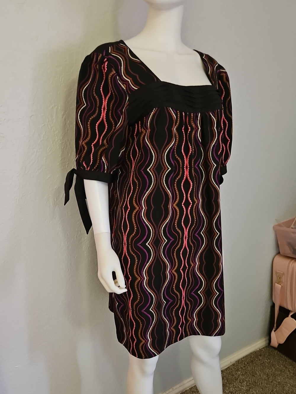 ELLE Retro Wavy Mod Multicolor Shift Dress - Picture 3 of 12